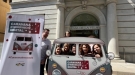 L'equip amfitrió i la relatora pugen a la Caravana Innovació Digital