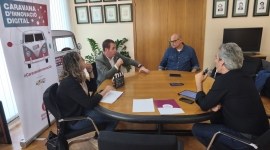 Marc Buch, alcalde de Calella, va participar activament en la conversa.